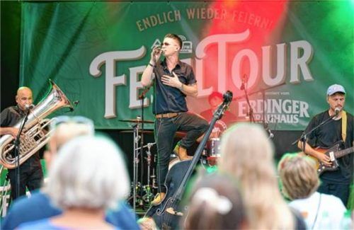 Bavarian Polka Beats gibt es mit der Band rund um den charismatischen Sänger Michael Fenzl. Foto Schmidt