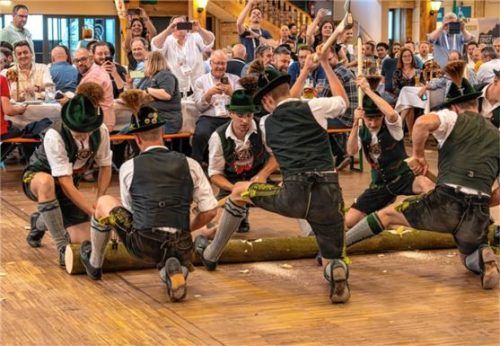 Bayerisches Brauchtum lernten die Konferenzteilnehmer in der Auerbräu-Festhalle kennen.Foto re