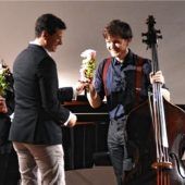 Die Kunst des Kontrabasses demonstriert