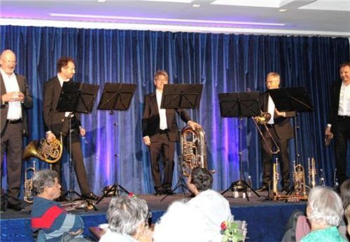 „ChiemgauBrass“ auf der Bühne in Rosenheim.Foto Städtler