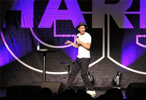 Comedian Harry G lässt sich bei seinem Programm „Hoam Stories“ vom ganz normalen alltäglichen Wahnsinn inspirieren. Foto seitz