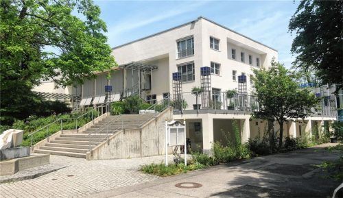 Das Bad Aiblinger Kurhaus wurde am Montag in den frühen Morgenstunden Tatort eines spektakulären Tresor-Raubes. Fotos Bettinger