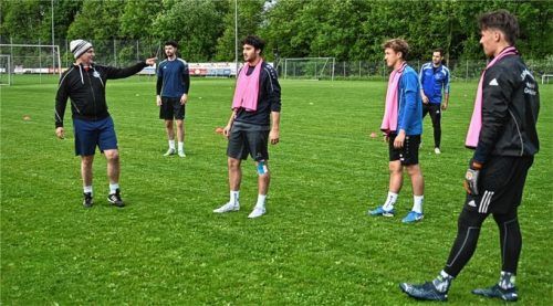 Das letzte Training: Franz Riepertinger dirigiert seine Mannen.Foto Franz Ruprecht