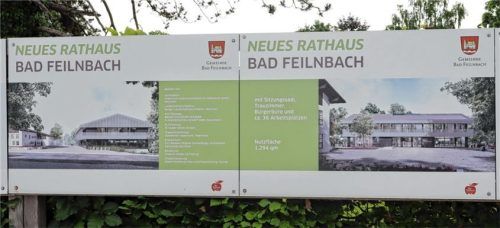 Demnächst startet die Ausschreibung zur ersten Baumaßnahme „Spezialtiefbau“ für das neue Bad Feilnbacher Rathaus. Foto strim