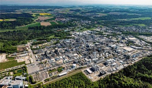 Der Chemiepark Gendorf von oben: Bis Ende 2025 will Dyneon die Produktion einstellen – und Personal abbauen. Foto Heiner Heine