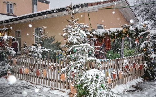 Der Grassauer Weihnachtsmärchenwald wird auch in diesem Jahr wieder zu sehen sein. Premiere hat hingegen ein Weihnachtsabend für Menschen, die sonst alleine feiern müssten. Foto  Archiv Eder