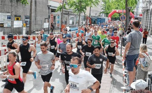 Der Massenstart in der Prinzregentenstraße.Foto Ludwig Stuffer