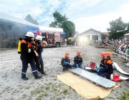 Der Nachwuchs demonstrierte sein Können am Familien- und Jugendfeuerwehr-Übungstag der Feuerwehr Atzing. Foto Hötzelsperger