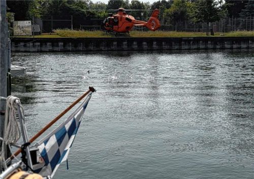 Der Rettungshelikopter „Christoph 14“ musste in Seebruck landen. Foto Klemm