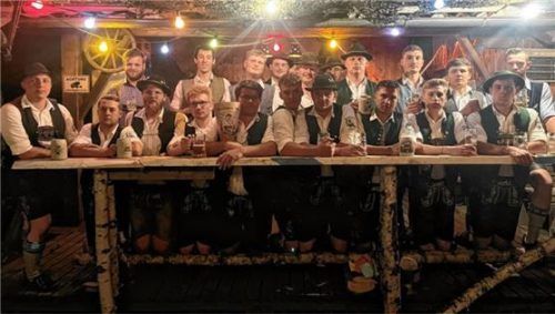Die beiden Vereinsausschüsse beim Patenbitten. Foto re