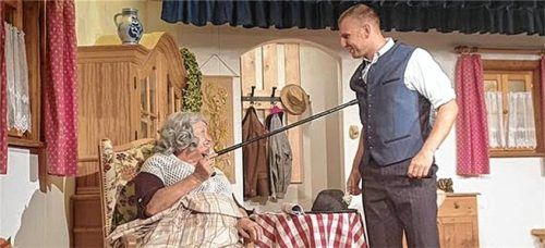 Die Bernauer Volksbühne zeigt ihr neues Bauerntheaterstück im Gasthaus Kampenwand. re