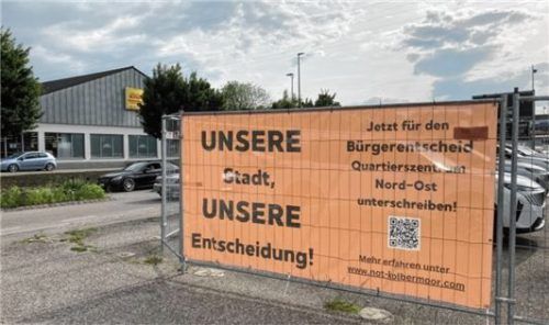 Die Bürgerinitiative wirbt auf Bannern im Kolbermoorer Stadtgebiet für ihr Bürgerbegehren. Foto  Weinzierl