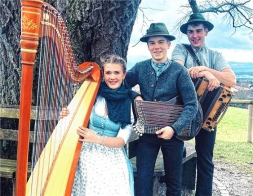 Die Geschwister Vordermayer sind Teil des Sonnwend-Musikantentreffens im Brunnenhof. Foto re