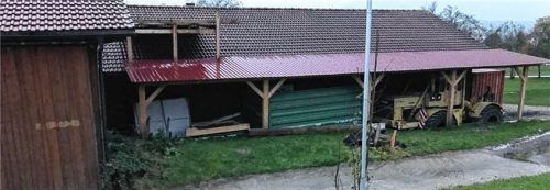 Die Halle der Missstimmung: Nicht genehmigt und zu groß und zudem wurde dahinter eine Stützmauer platziert. Das Bild stammt von 2023. Foto  Archiv Dachs