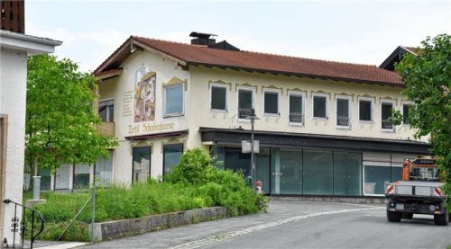 Die „neue Ortsmitte“ in Marquartstein liegt auf Eis. Foto Wunderlich