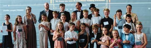 Die Rimstinger Grundschule hat gemeinsam mit dem örtlichen Hort einen einstündigen Film produziert und bei einer festlichen Gala in der Turnhalle präsentiert. Foto  re