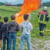 Grundschüler erleben die Feuerwehr hautnah