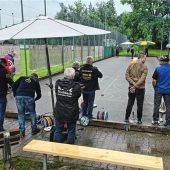 Regen sorgt mehrfach für Spielunterbrechungen
