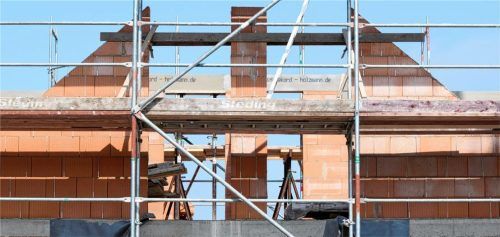 Ein Antragsteller wollte ein Zweifamilienhaus in Perading bauen. Doch der Gemeinderat Seeon-Seebruck untersagte den Bau im Außenbereich. Foto dpa
