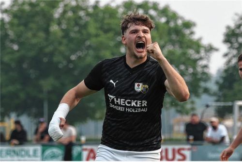 „Ein positiv Verrückter“: Tim Eschler bejubelt seinen Treffer zur 1:0-Führung.Foto Gabi Zucker
