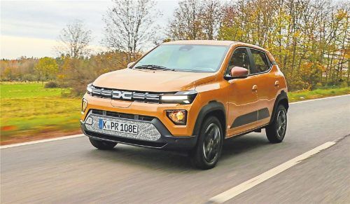 Erschwingliche Akku-Autos: Die Preise für Elektroautos sinken, es gibt inzwischen einige Modelle unterhalb der magischen 20000-Euro-Grenze, wie den Dacia Spring (Foto), der mit 16900 Euro aktuell der günstigste Stromer ist. Foto Dacia