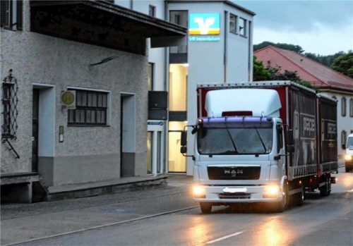 In der Gemeinde Feldkirchen-Westerham gibt es seit dem 11. Juli ein nächtliches Tempolimit von 30 km/h auf der Staatsstraße 2078. Fotos Merk