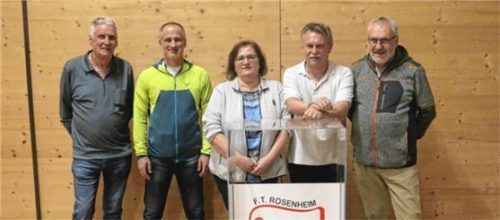 Fast unverändert zeigt sich die Abteilungsführung mit (von links) Adalbert Hofmann, Alexander Schwez, Anita Erlich, sowie dem Abteilungsleiter Gerhard Erlich und dessen Stellvertreter Franz Reibl in den nächsten drei Jahren. Foto Erlich