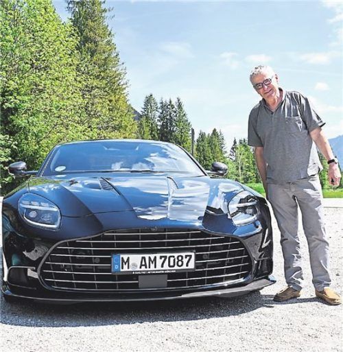 Faszination: Unser Autor Martin Prem war mit dem 835 PS starken Aston Martin Vanquish unterwegs. Foto Aston Martin