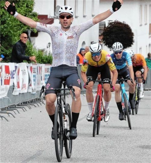 Florenz Knauer bei der Einfahrt zum Tagessieg in der Eliteklasse. Foto Stuffer