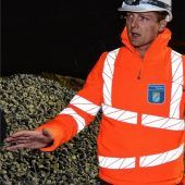 Monstrum Sabine stopft die Schienen