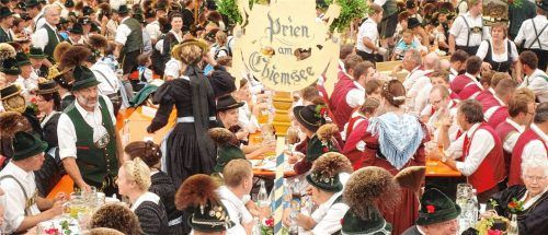 Geselligkeit wird bei den Priener Festwochen großgeschrieben.Fotos hö/GTEV Prien a. Chiemsee