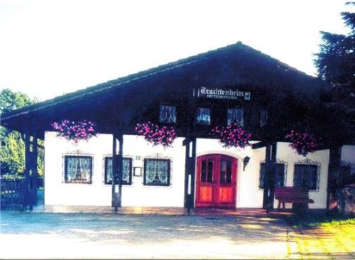 Geweißelt und saniert: Trachtenheim in Hittenkirchen. Foto  Hötzelsperger