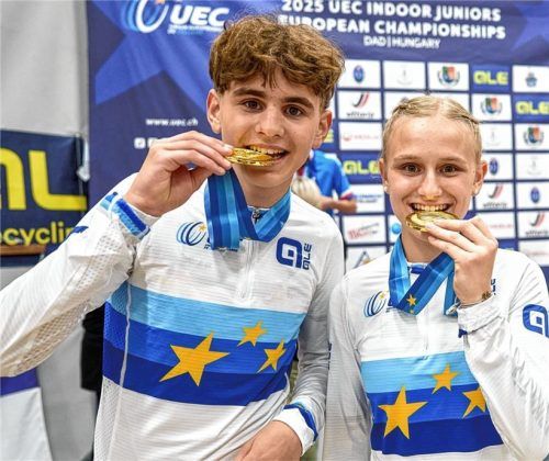 Gold schmeckt: Benny und Lisa Lechner präsentieren die EM-Medaille.Foto Daniel Kratschmar