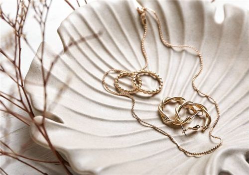 Goldschmuck hat neben seinem materiellen Wert auch eine ideelle Bedeutung.