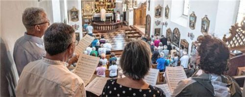 Gottesdienst in der Wallfahrtskirche Maria Eck mit vier Sängern des heimischen Kirchenchors. Foto Flug