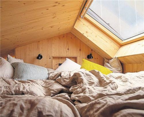 Große Fragen rund ums kleine Haus: Rückzugsort fürs Wochenende oder Hauptwohnsitz? Davon hängt beim Tiny House vieles ab. Foto Bernd Diekjobst/dpa