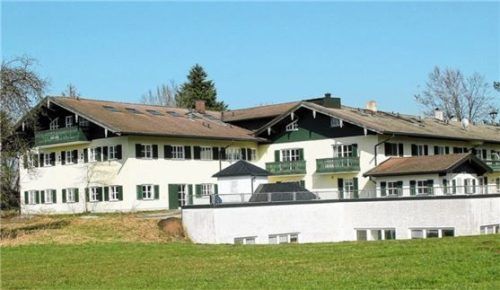 In die ehemalige Hacketal-Klinik auf Gut Spreng zieht wieder Leben ein. Die ersten Flüchtlinge sind aus der Turnhalle Bruckmühl hierher umverteilt worden. Foto Reisner