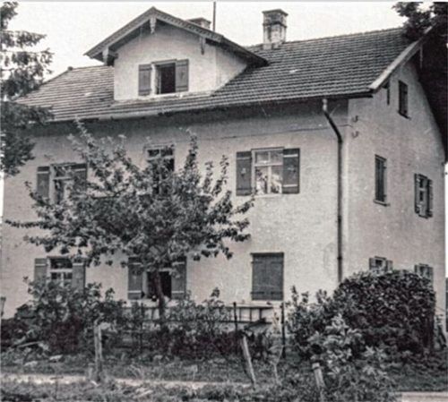 In diesem Haus in der Eichenstraße in Bad Aibling wohnte der Kunstmaler viele Jahre lang. Es wurde mittlerweile abgerissen.