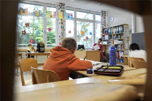 In Kolbermoor werden die Preise für die Mittagsbetreuung an der Grundschule zum kommenden Schuljahr 2025/2026 erhöht. Foto Imago/stock&people
