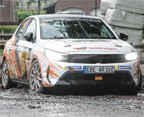 Johannes Wittenbeck und Co-Pilot Maximilian Kugler hatten mit dem Matsch zu kämpfen.Foto Sascha Dörrenbächer