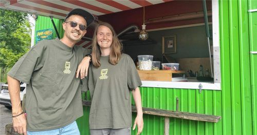 Julian Maron und Veronika Steer vom Bramburi-Biergarten. Foto Huber