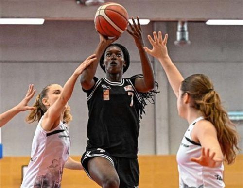 Klara März (links) und Katharina Aigner im Spiel gegen Berlin. Foto Gero Müller-Laschet