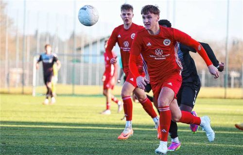 Malik Salkic verlässt 1860 Rosenheim, wohl in Richtung Kufstein.Foto mb.presse-BTZ