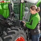 Feldarbeit mit grünem Strom