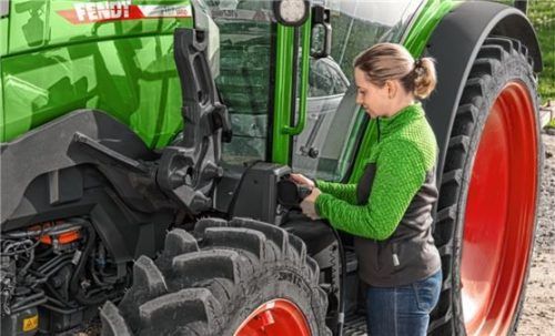 Mit eigenem Strom laden und CO2-neutral arbeiten. Foto fendt