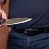 Stich in den Rücken – Lebensgefährtin mit Küchenmesser schwer verletzt