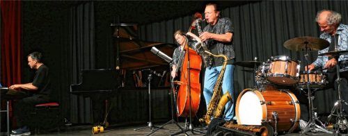 Mulo Francel spielt das Melody Sax, begleitet von Chris Gall (Piano), Julia Hornung (Bass) und Robert Kainar (Drums).Foto janka