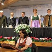 „Bald hinum – bald herum“ – Mundart trifft Volksmusik