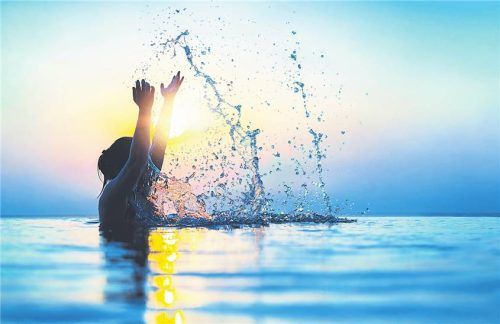 Nachhaltigkeit und ein Pool im eigenen Garten müssen dank moderner Technik kein Widerspruch sein. Foto djd/Pool-Systems.de