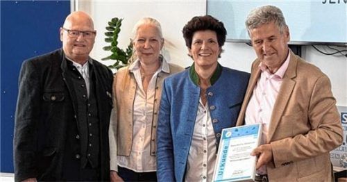 Neues BBSV-Präsidium: (von links) Präsident Wolfgang Dostthaler, Barbara Schrödel (Vizepräsidentin Finanzen und Frauen), Barbara Dommermuth (Vizepräsidentin Sport) und Ehrenpräsident Hans Wolf von Schleinitz. Foto BBSV